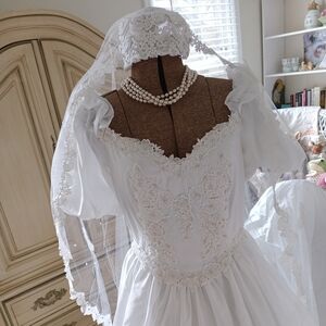 VINTAGE 1980S BALLROOM WEDDING GOWN AND VEIL!